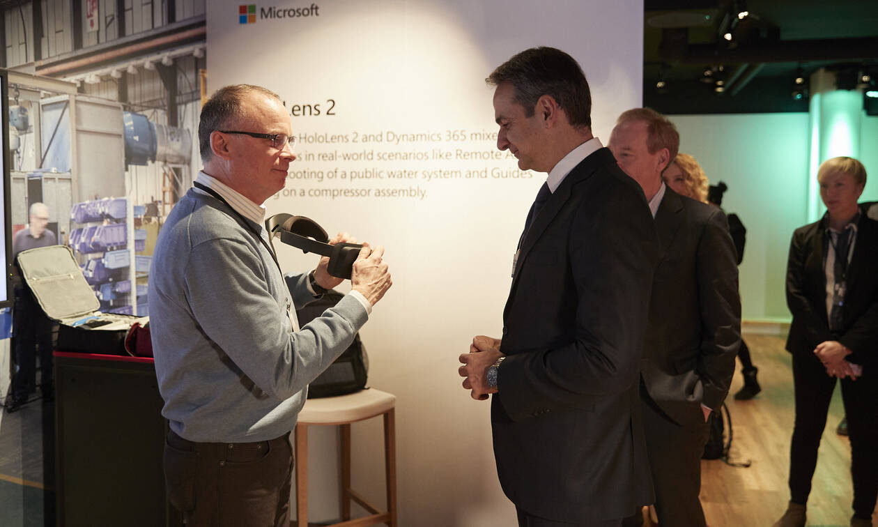 Ο Μητσοτάκης στο Νταβός: Συναντήθηκε με τον πρόεδρο της Microsoft - Τι συζήτησαν