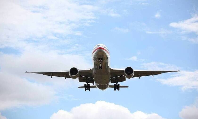 Πτήση-εφιάλτης: Δραματικές προσπάθειες του πιλότου να σώσει αεροπλάνο με 85 επιβάτες (vid)