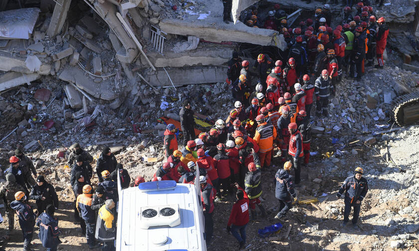 Φονικός σεισμός στην Τουρκία: Θρήνος για τους 41 νεκρούς – Σταματούν οι έρευνες διάσωσης