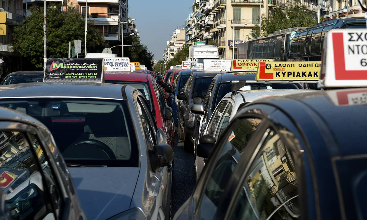 Τι αλλάζει στις άδειες οδήγησης – Πρόστιμο έως και 1.000.000 ευρώ σε όποιον κλείνει δρόμους