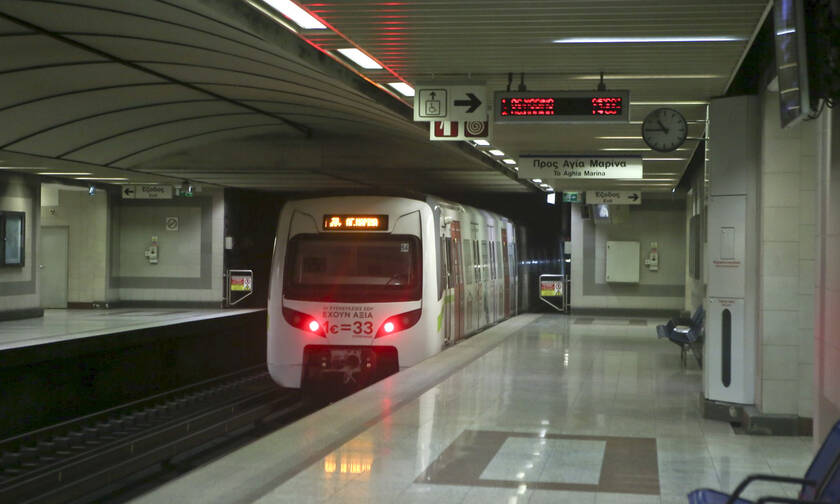 Μετρό της Αθήνας: Ένα εκατομμύριο επιβάτες την πρώτη ημέρα λειτουργίας του!
