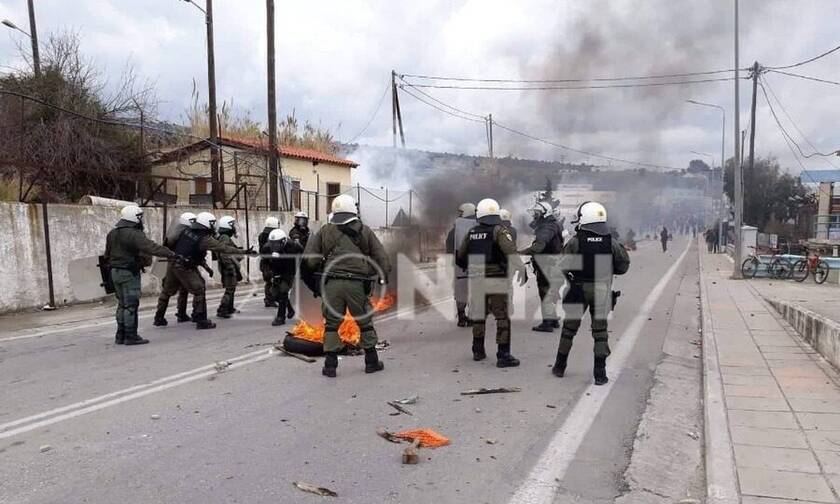 Μυτιλήνη: Επεισόδια με φωτιές και χημικά μεταξύ αστυνομίας, μεταναστών και προσφύγων (pics&vids)