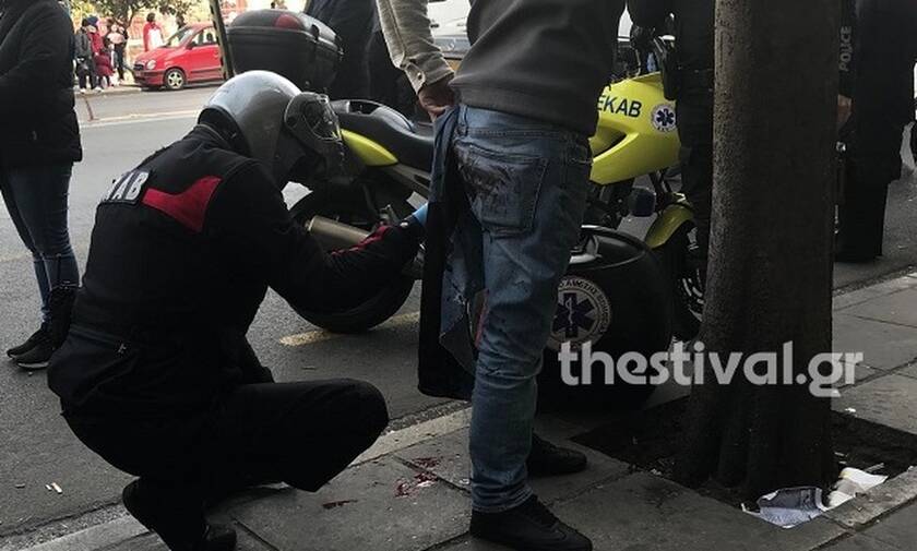 Θεσσαλονίκη: Τον μαχαίρωσε στη μέση του δρόμου για ένα κινητό (pics)