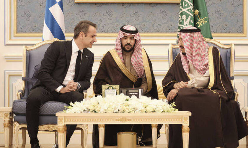 Συνάντηση Μητσοτάκη με βασιλιά Σαλμάν: Διεύρυνση συνεργασίας στις επενδύσεις και την άμυνα