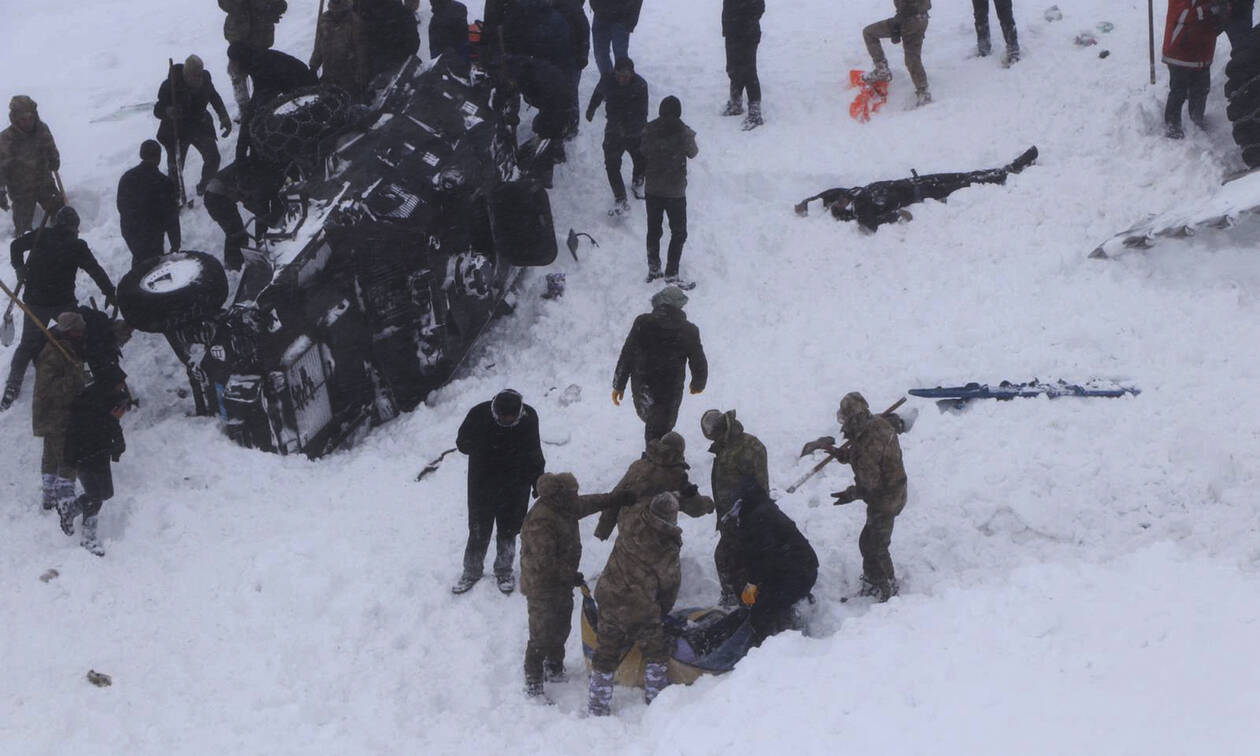 Τραγωδία στην Τουρκία από χιονοστιβάδα με 21 νεκρούς – Σκοτώθηκαν και οι διασώστες (pics)