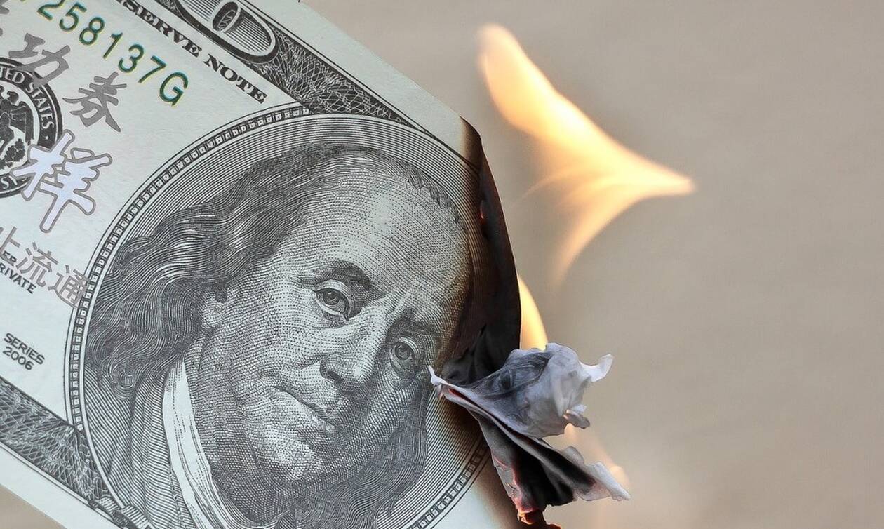 Σάλος: Έβαλε φωτιά και έκαψε 1 εκατ. δολάρια – Δείτε το λόγο (pics)