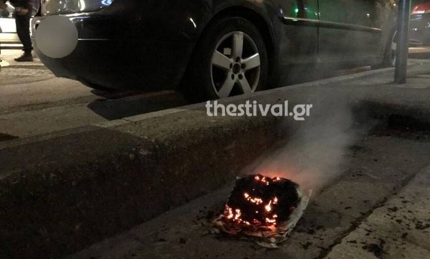 Περίεργο περιστατικό στη Θεσσαλονίκη: Προσπάθησε να πυρπολήσει ΙΧ με... χαρτί κουζίνας