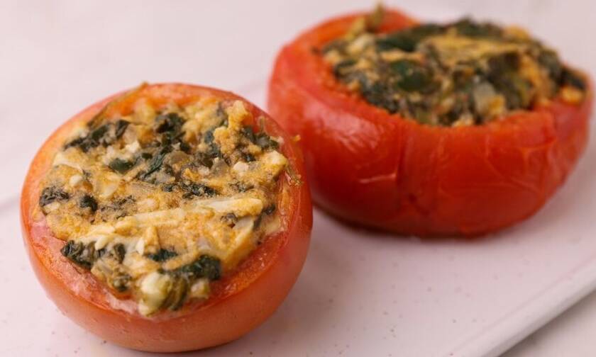 Η συνταγή της ημέρας: Ντομάτες γεμιστές με σπανάκι