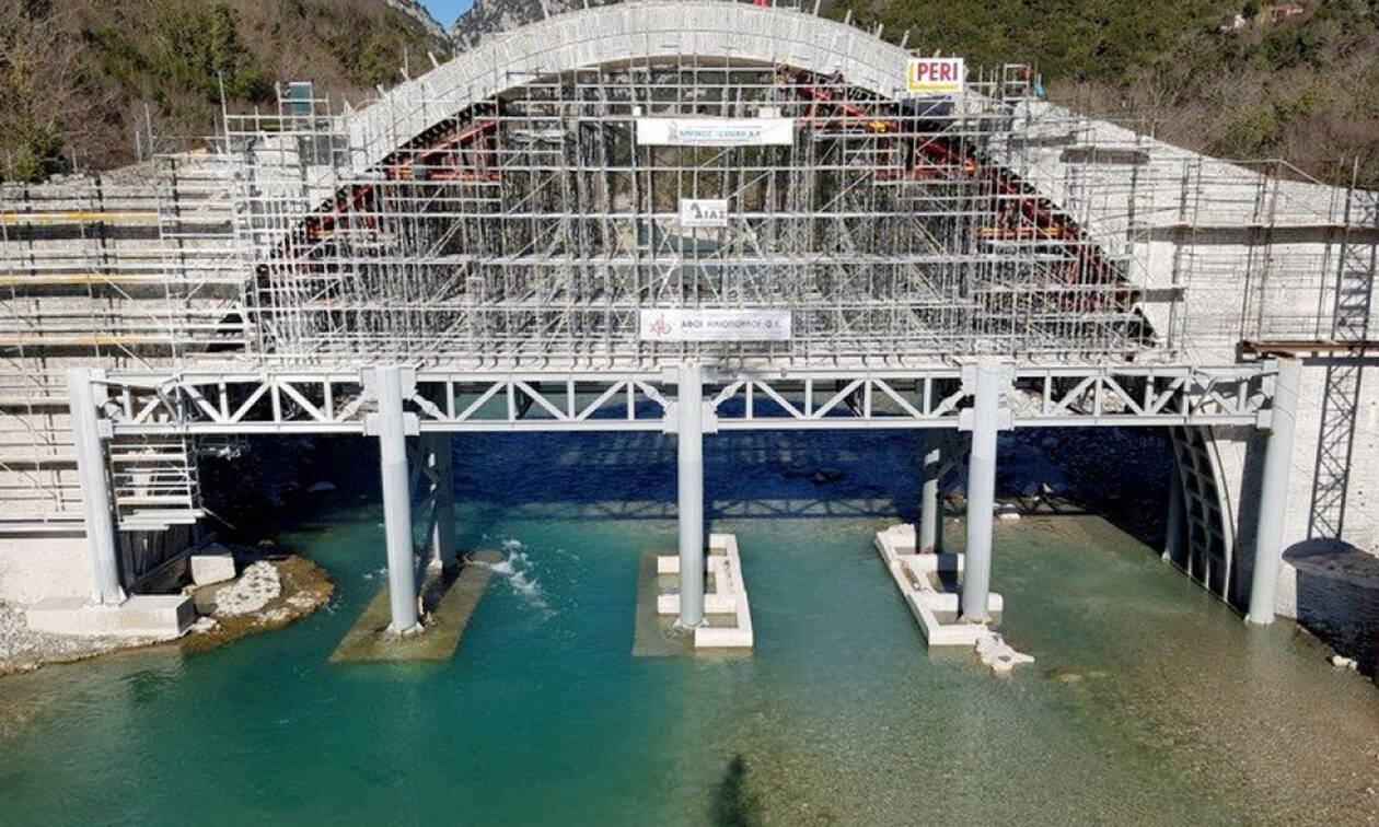 Το γεφύρι της Πλάκας: Έτοιμο το μεγαλύτερο μονότοξο γεφύρι των Βαλκανίων - Ξεκινά το «crash test»