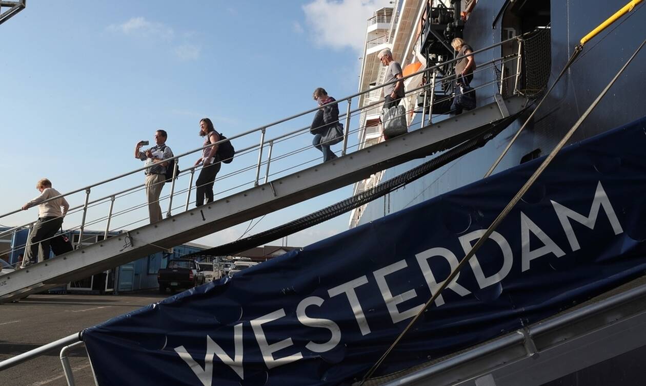 Κοροναϊός: Τέλος στο θρίλερ με τους «εγκλωβισμένους» επιβάτες του Westerdam (pics)