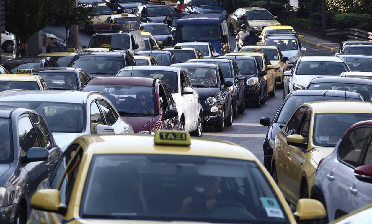 Κίνηση ΤΩΡΑ: Κυκλοφοριακά προβλήματα στην Κατεχάκη λόγω τροχαίου