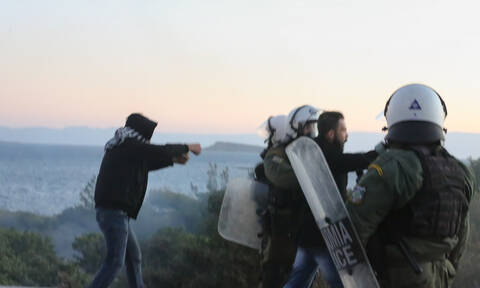 «Πεδία μάχης» Μυτιλήνη και Χίος για τα κλειστά κέντρα - Μπλόκα και «κλεφτοπόλεμος» 
