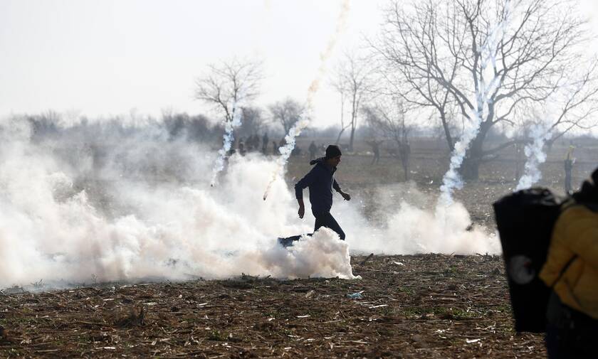 Έβρος: Νέα επεισόδια στις Καστανιές - Χημικά και δακρυγόνα στα σύνορα (pics&vids)