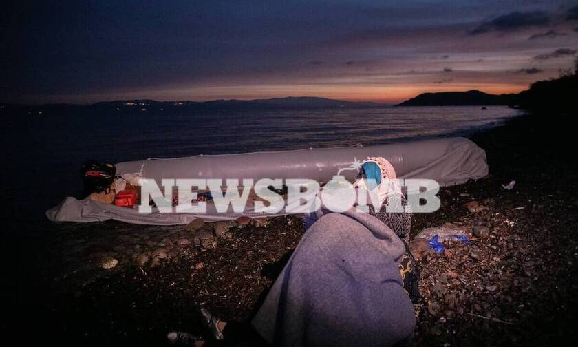 Αποστολή του Newsbomb.gr στην Μυτιλήνη: 42 άτομα έφτασαν με λέμβο στη Σκάλα Συκαμνιάς 