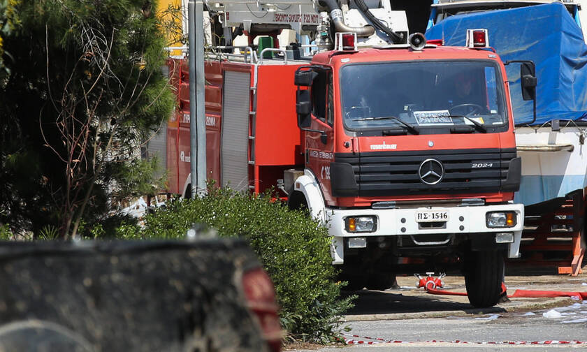 Τραγωδία στη Σαλαμίνα: Άνδρας εντοπίστηκε νεκρός στο δωμάτιο του μετά από πυρκαγιά