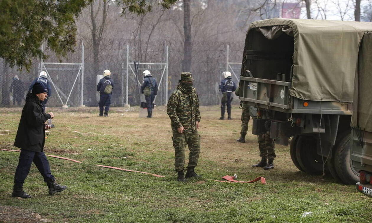 Έβρος - Ρίγη συγκίνησης: Η μπάντα του Στρατού παιανίζει το Μακεδονία ξακουστή στα σύνορα