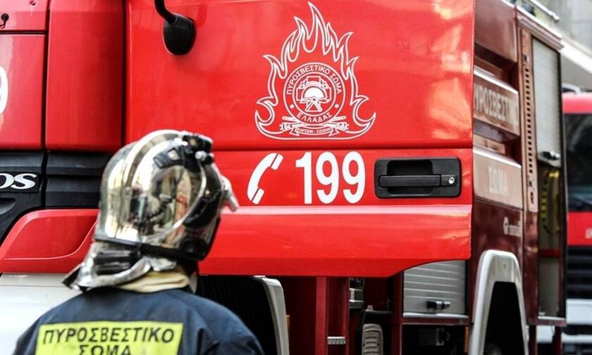 Φωτιά σε κτήριο στο Κολωνάκι - Κυκλοφοριακό κομφούζιο στην περιοχή