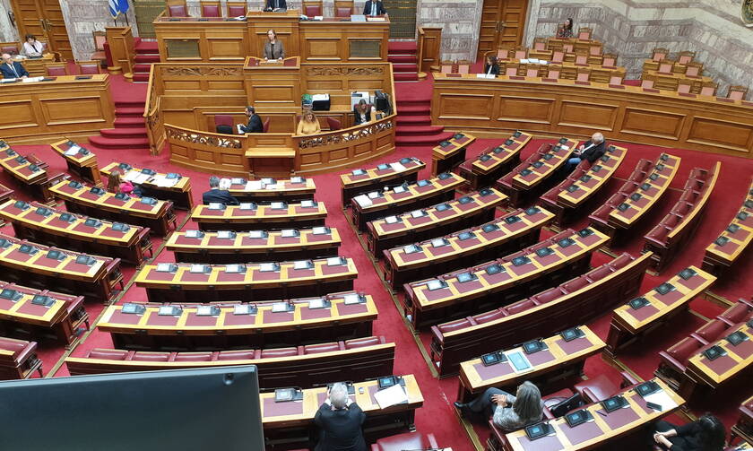 Κορονοϊός-Βουλή: Αυστηρά μέτρα για τον δραστικό περιορισμό του ιού - Δείτε εικόνες