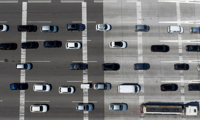 Κορονοϊός - Χαρδαλιάς: «Η πολιτεία γνωρίζει ποια αυτοκίνητα περνούν τα διόδια» (vid)
