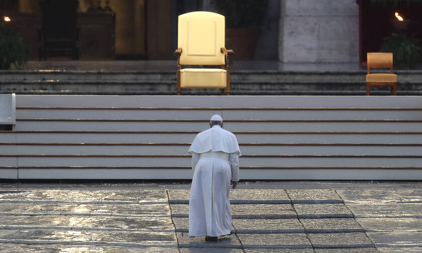 Κορονοϊός – Δέος: Ο Πάπας μόνος του σε κήρυγμα στο Βατικανό