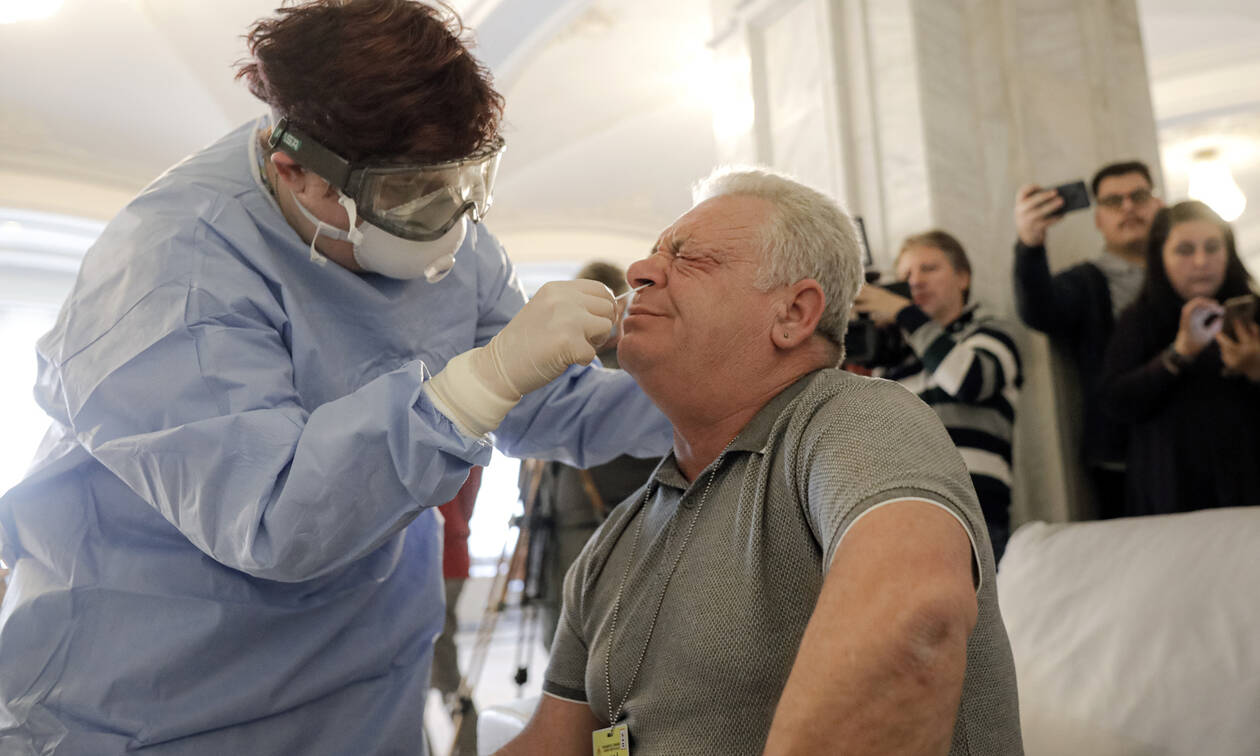 Κορονοϊός: «Βόμβα» Έλληνα καθηγητή - Ο ιός μπορεί να αφήνει μόνιμες βλάβες στον πνεύμονα