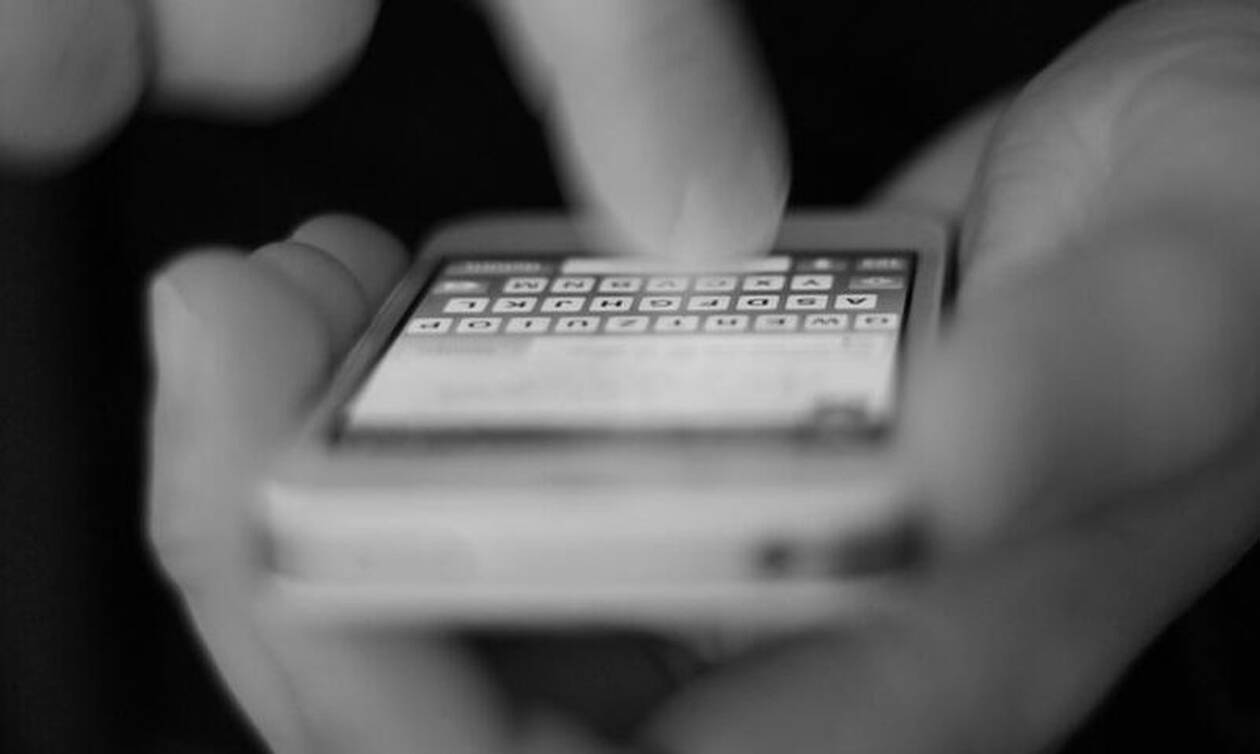 Κορονοϊός: Απίστευτο - Έστειλε SMS το «6» στο 13033 και δεν φαντάζεστε πού κατέληξε