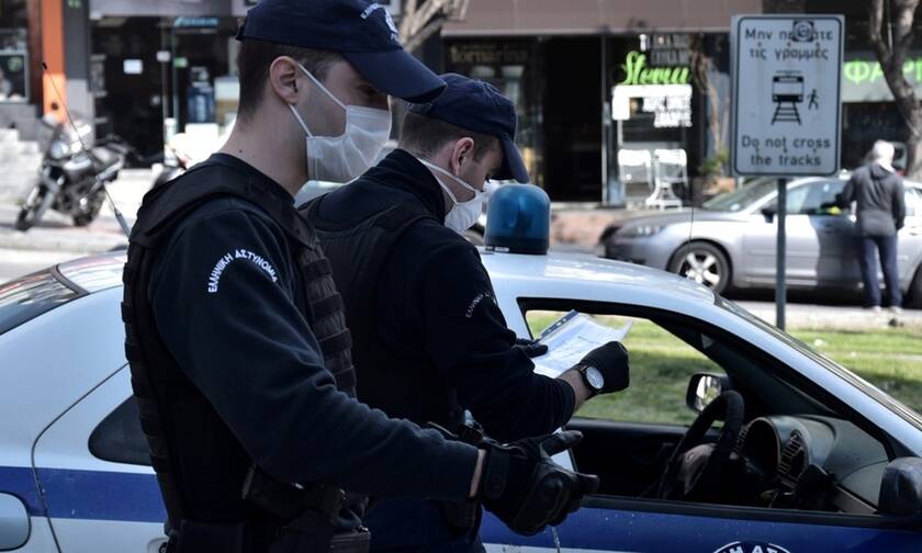 Κορονοϊός: Αστυνομικές δυνάμεις απέκλεισαν τη Φούστανη στην Πέλλα- Μέτρα για τη στήριξη των κατοίκων
