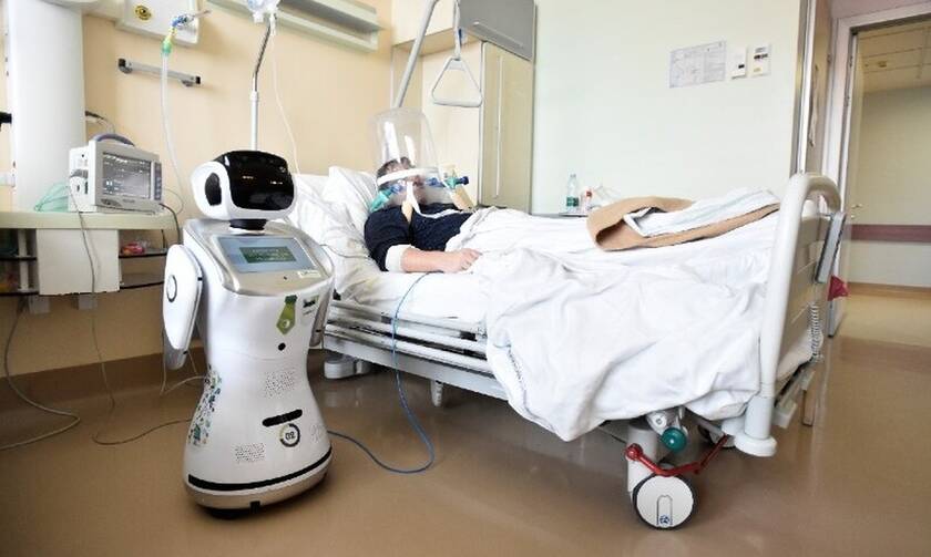 Το ρομπότ - νοσηλευτής και η παρέα του σε ιταλικό νοσοκομείο βοηθούν στη μάχη κατά του κορονοϊού