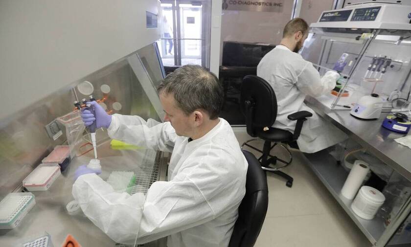 Κορονοϊός: Ανατριχιαστικές εικόνες - Φωτογράφισαν για πρώτη φορά τον φονικό ιό