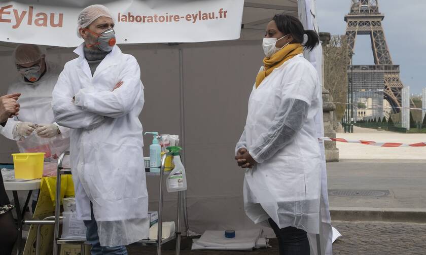 Κορονοϊός: Τρομάζουν οι αριθμοί της Γαλλίας - Ακόμη 833 νεκροί
