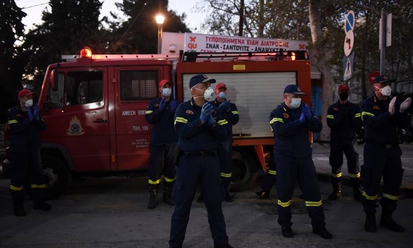 Συγκινητικές στιγμές στο ΑΧΕΠΑ: Πυροσβέστες χειροκρότησαν γιατρούς και νοσηλευτές (pics+vid)