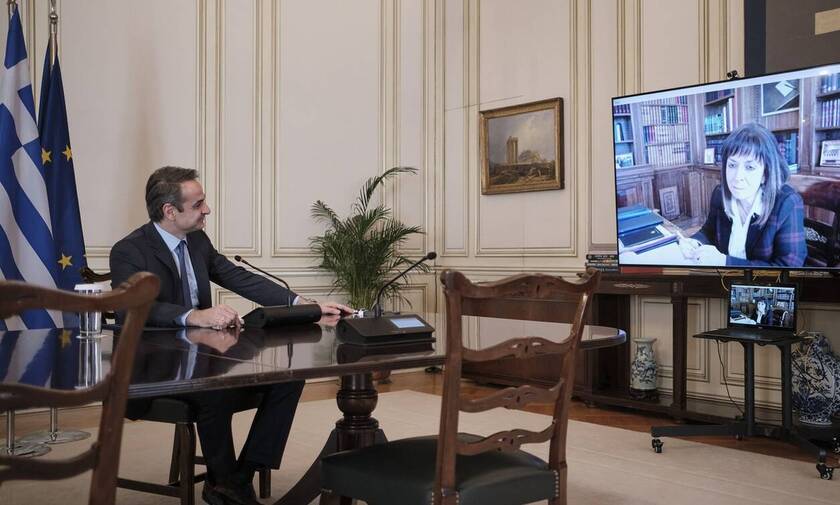 PM Mitsotakis briefs President Sakellaropoulou on the health crisis and measures to support economy