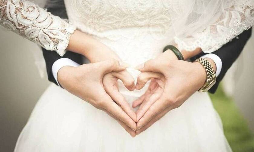 Έρωτας εν μέσω καραντίνας: Δείτε τι έκανε ερωτευμένο ζευγάρι προκειμένου να παντρευτεί (pics)