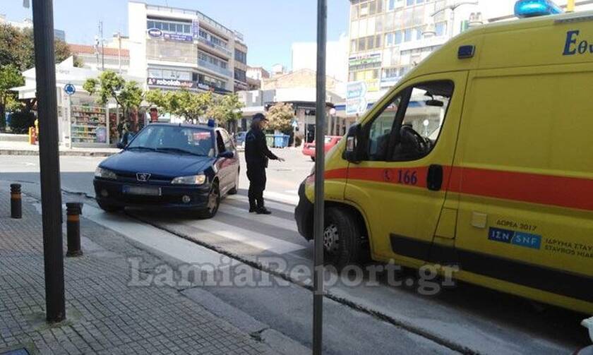 Λαμία: Ασθενοφόρο παρέλαβε ιερέα από αστικό λεωφορείο