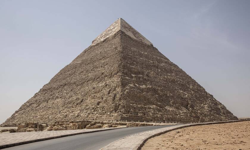 Κορονοϊός Αίγυπτος: Φαντασμαγορικές εικόνες από τις πυραμίδες της Γκίζας – Δείτε τι συνέβη (pics)