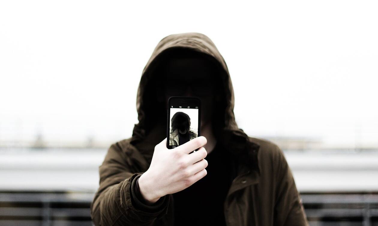 Forbes: Τα κινητά – κατάσκοποι στην υπηρεσία των κρατών για την παρακολούθηση πολιτών
