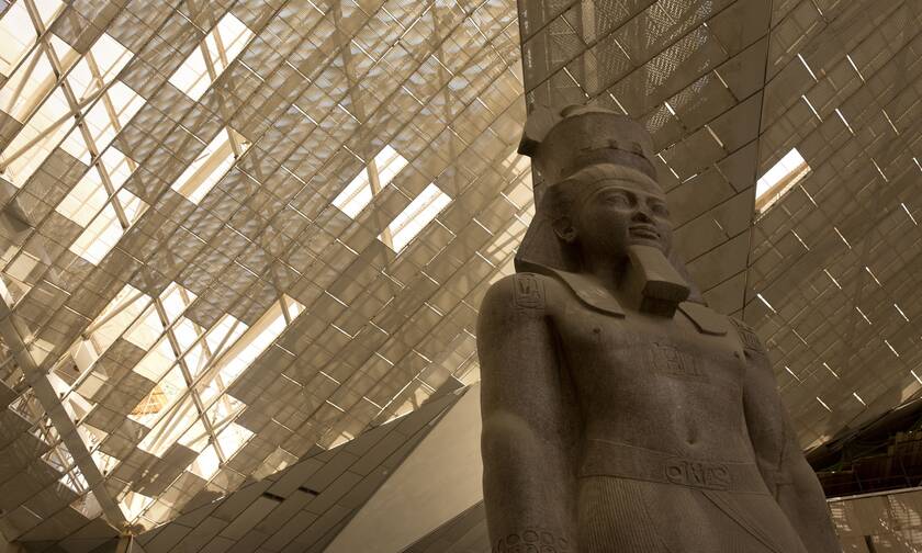 Συγκλονιστικές εικόνες: Ο κορονοϊός δεν σταματά τις εργασίες στο Νέο Μουσείο της Αιγύπτου