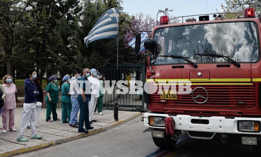 Κορονοϊός - Συγκλονιστικό: Πυροσβέστες είπαν «ευχαριστώ» σε γιατρούς και νοσηλευτές του «Σωτηρία»