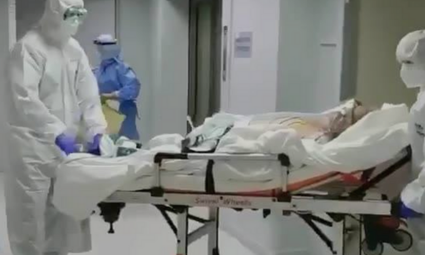 Κορονοϊός: Η συγκινητική στιγμή που ασθενής βγαίνει από τη ΜΕΘ στο Ασκληπιείο Βούλας
