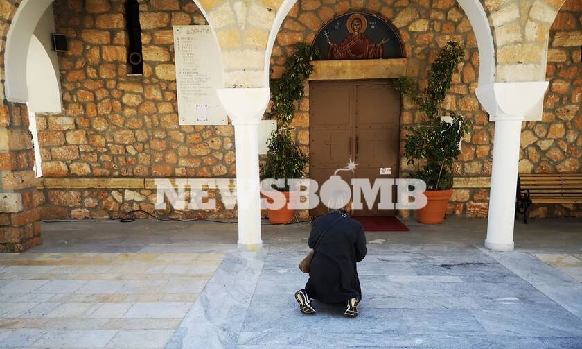 Κορονοϊός: - Ρεπορτάζ Newsbomb.gr: Άδειες οι εκκλησίες - Μια διαφορετική Μεγάλη Παρασκευή