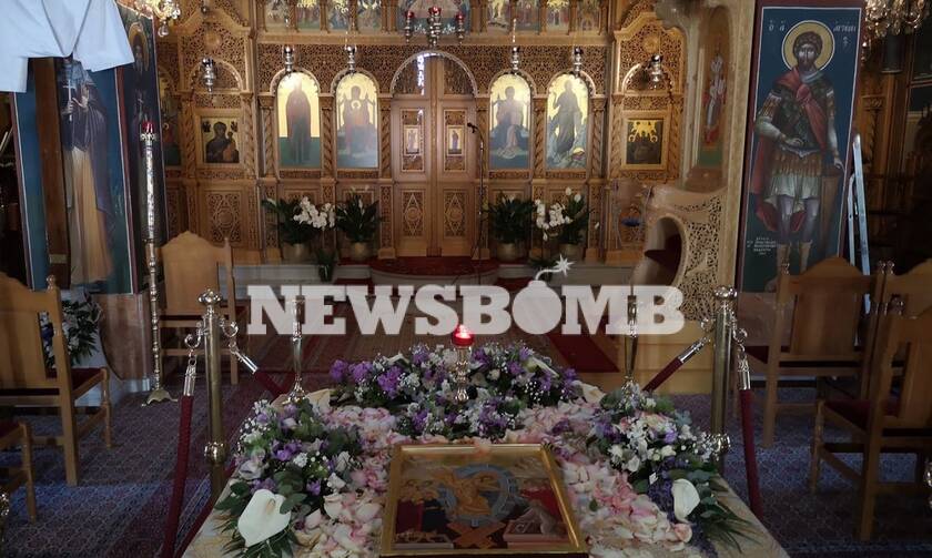 Κορονοϊός: - Ρεπορτάζ Newsbomb.gr: Άδειες οι εκκλησίες - Γιορτάστηκε η πρώτη Ανάσταση
