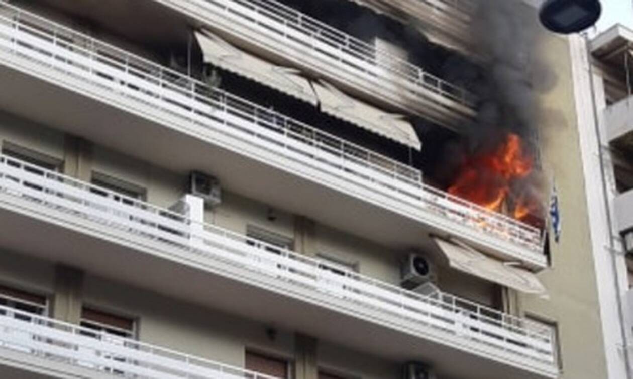 Τραγωδία στη Θεσσαλονίκη: Ένας νεκρός από φωτιά σε διαμέρισμα (pics&vid)