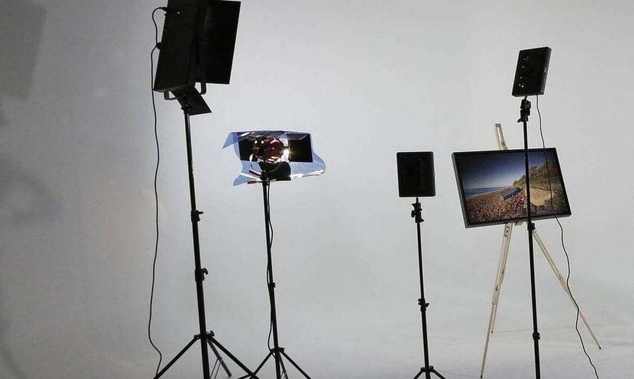 Κορονοϊός: Ρεπόρτερ έκανε live μετάδοση – «Πάγωσαν» όλοι με αυτό που έδειξε η κάμερα (pics)