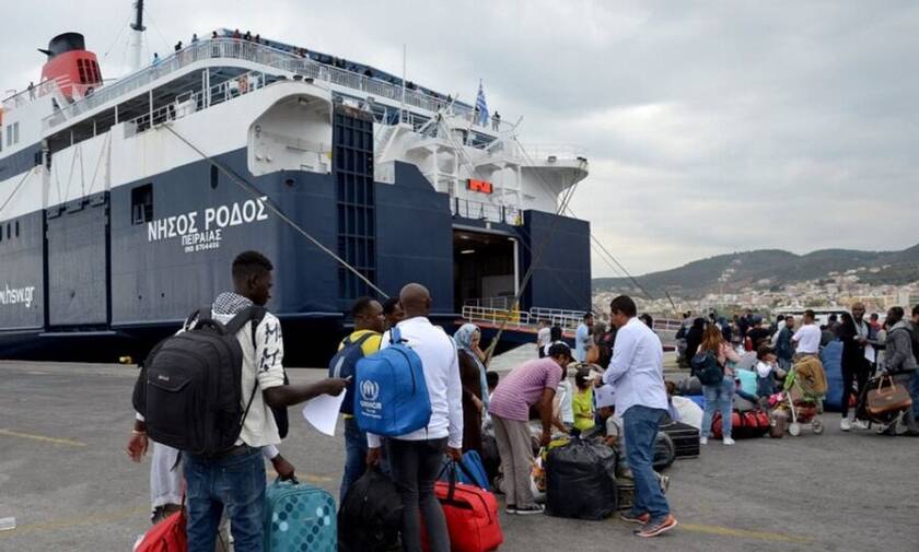 Μηταράκης: Μεταφορά 2.000 προσφύγων στην ενδοχώρα εντός του μήνα
