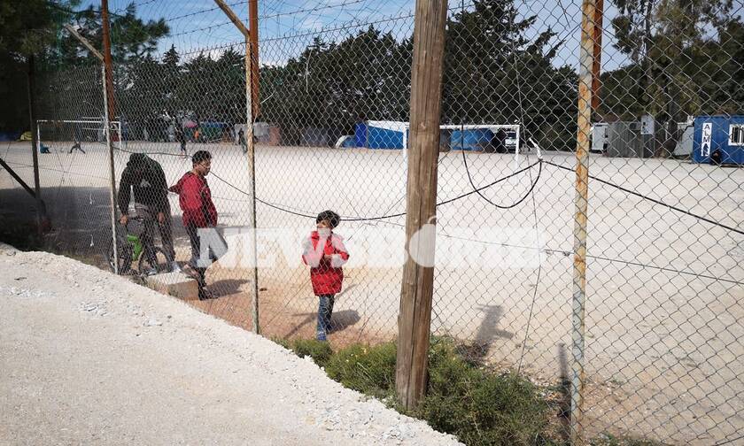 Κορονοϊός: Αυτοψία Newsbomb.gr στο hot spot της Μαλακάσας-Αγωνία για κρούσματα μεταξύ των μεταναστών