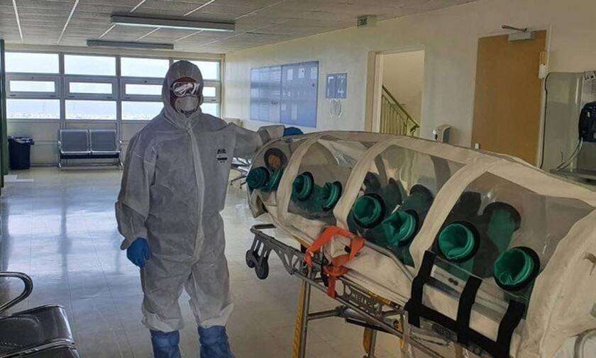 Ασθενής από την Κρήτη μεταφέρθηκε με την ειδική κάψουλα αρνητικής πίεσης για τον κορονοϊό