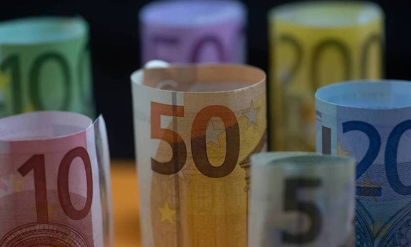 Επίδομα 800 ευρώ: Πότε πληρώνονται 105.875 δικαιούχοι και πότε θα γίνει η τελευταία πληρωμή