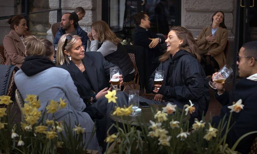 Κορονοϊός στη Σουηδία: Μπαρ και εστιατόρια έκλεισαν γιατί παραβίασαν τους κανόνες  