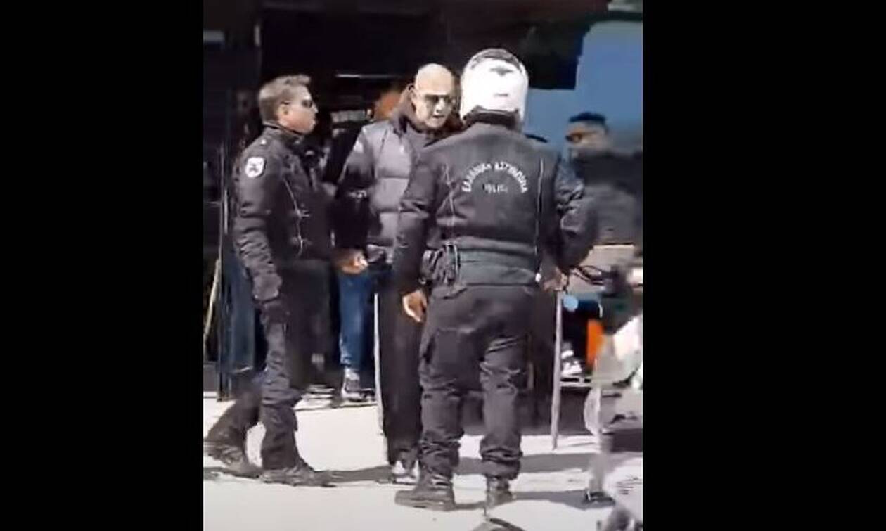 Βίντεο: Έλληνας Bodybuilder εναντίον αστυνομικών - Δεν μπορούσαν να τον συγκρατήσουν... 