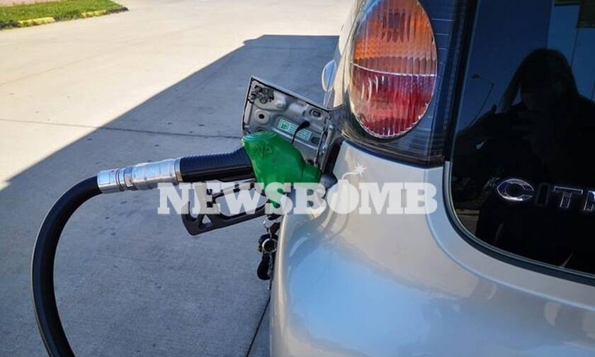 «Αυτοψία Newsbomb.gr στα πρατήρια: «Βυθίζονται» πετρέλαιο και βενζίνη – Πού κυμαίνονται οι τιμές